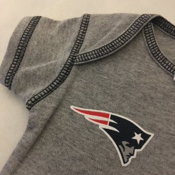 NFL NEW ENGLAND PATRIOTS Football Infant Onesie NWOT - Picture 6 of 8
